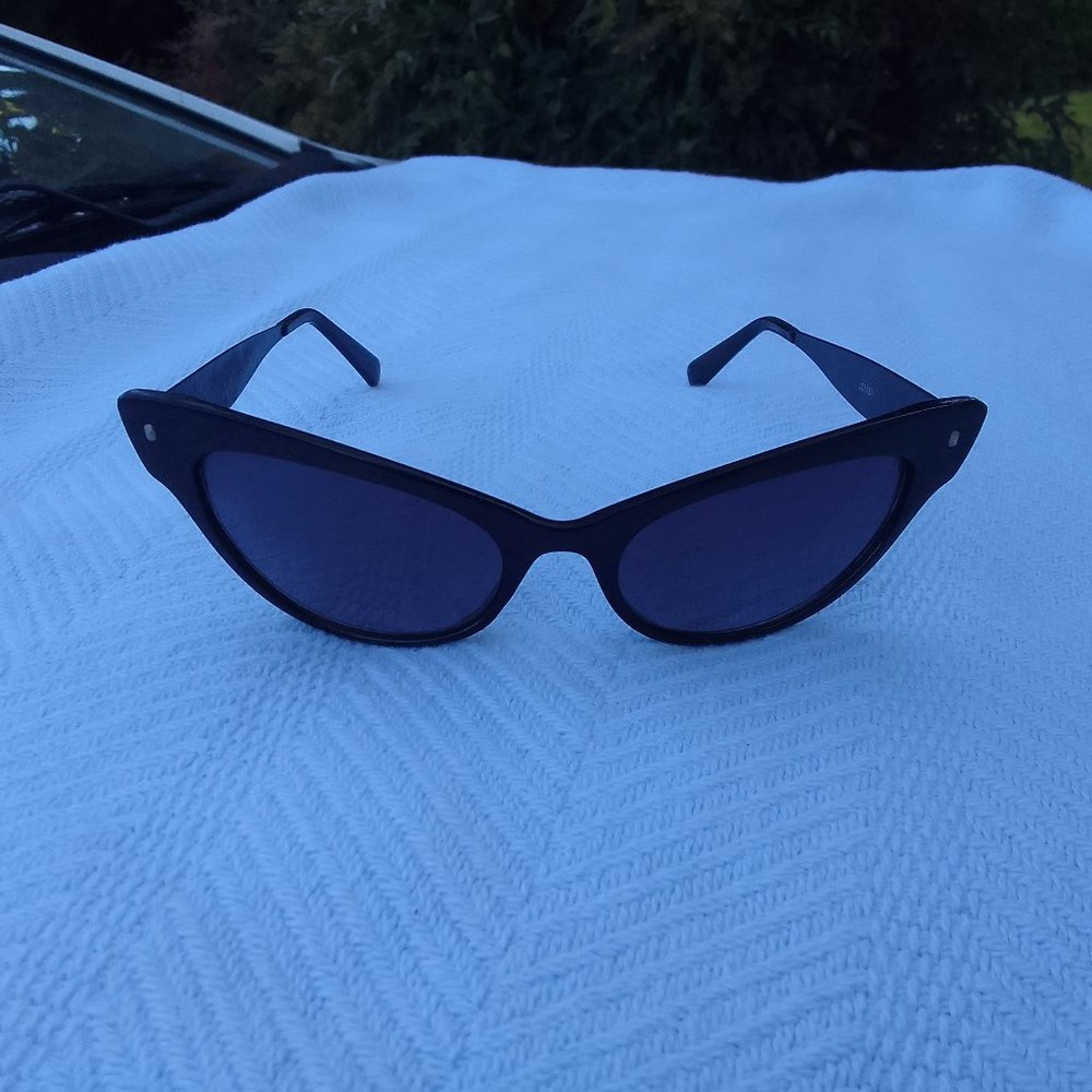 Sharpest-cat-eye-style/cool sunglasses for him/her, SKU